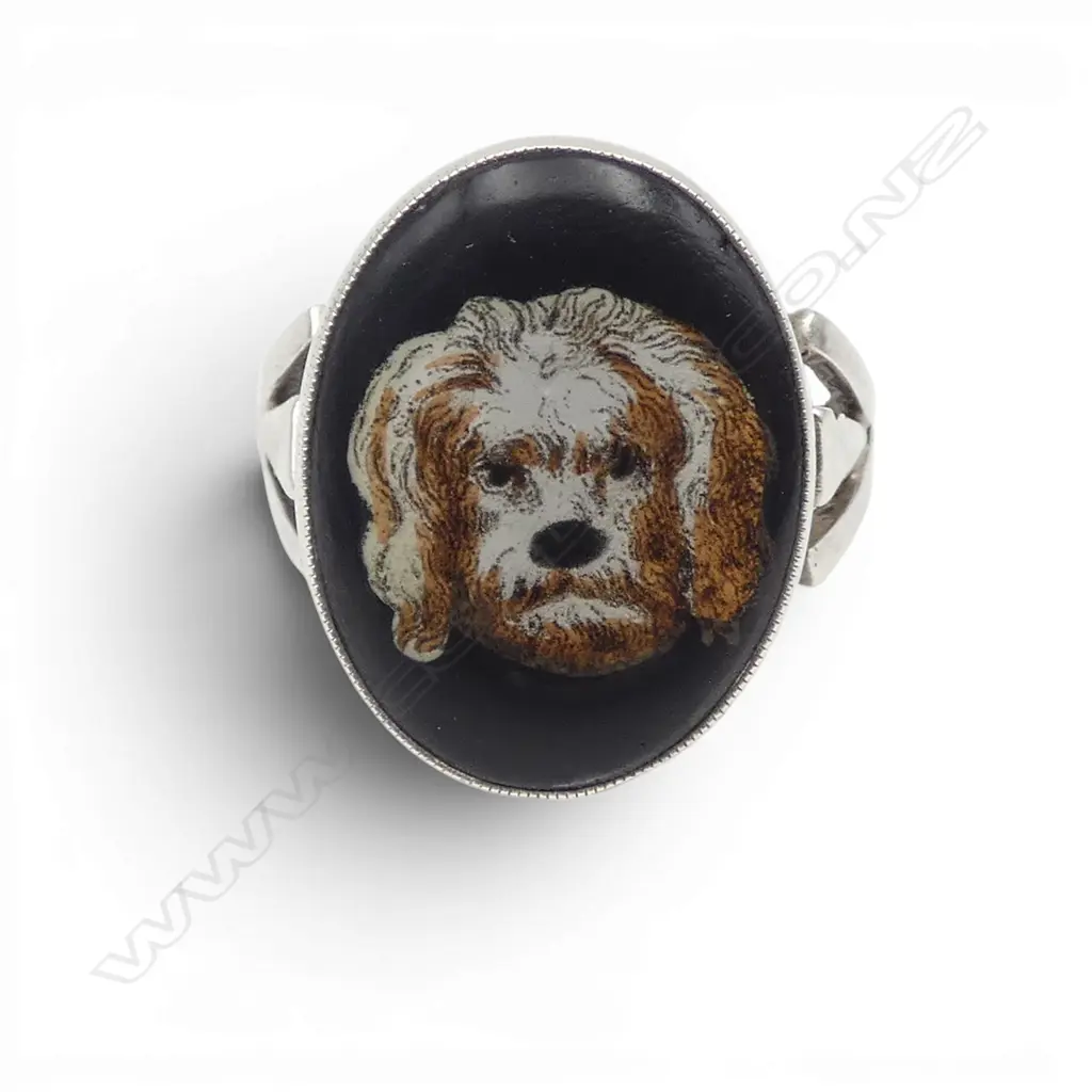 SILVER SIGNET TYPE RING with acrylic dog on black panel SIZE M Image 1++