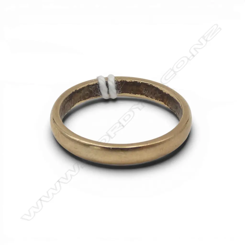 9CT GOLD WEDDER 2.9GMS SIZE P1/2 Image 1++