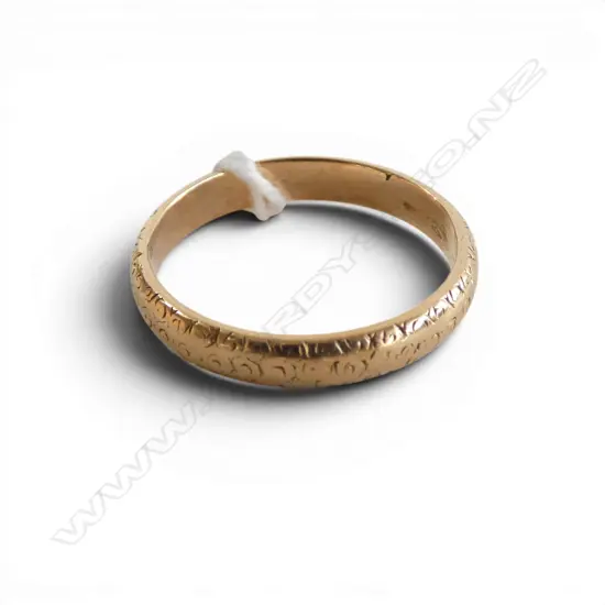 18CT WEDDER RING, 4.1gms SIZE R