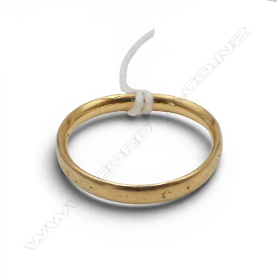 DESIGNER HANDMADE 19.5CT GOLD BAND, 3.5gms SIZE Q
