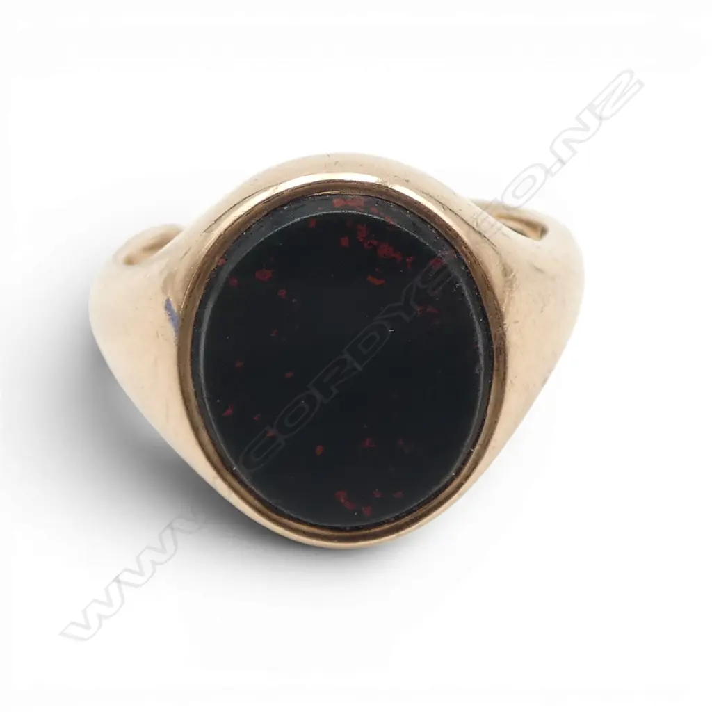 9ct GOLD BLOODSTONE SIGNET RING Hallmarked London 1923. 6.22gms SIZE L Image 1++