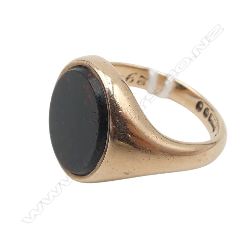 9ct GOLD BLOODSTONE SIGNET RING Hallmarked London 1923. 6.22gms SIZE L Image 1++
