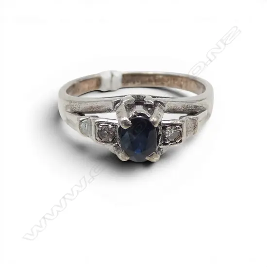 18CT WHITE GOLD SAPPHIRE & DIAMOND RING 2.6GMS SIZE K1/2