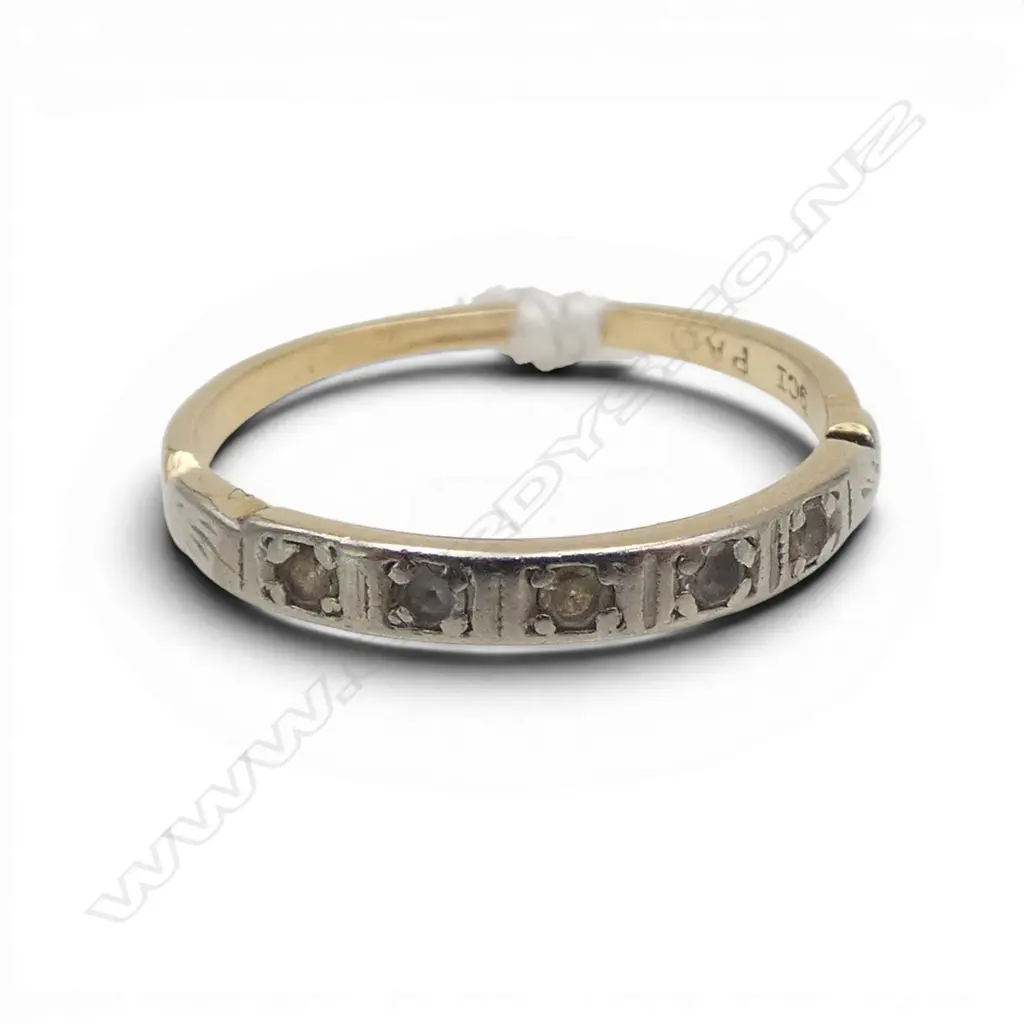 9ct GOLD & PLATINUM & 5 SMALL SPINELS RING 1.35gms SIZE N stones showing some wear Image 1++