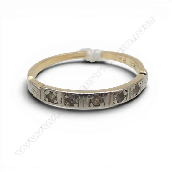 9ct GOLD & PLATINUM & 5 SMALL SPINELS RING 1.35gms SIZE N stones showing some wear