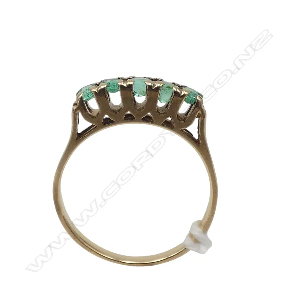 9CT GOLD & EMERALD BRIDGE RING2.4GMS ONE EMERALD DAMAGED size O Image 1++