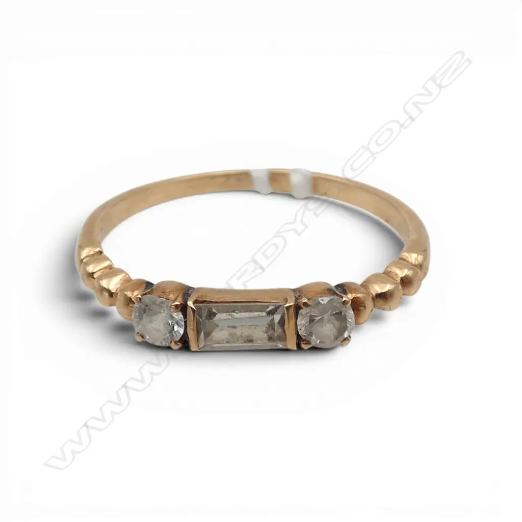 14ct & WHITE TOPAZ? RING DAMAGE TO STONE size N Image 1++