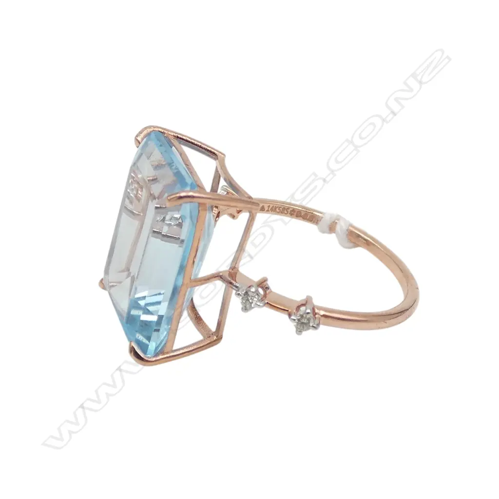 14ct GOLD DIAMOND & BLUE TOPAZ RING SIZE P Image 1++