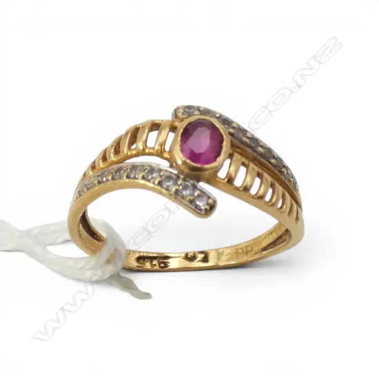 22ct GOLD RUBY & DIAMOND RING 2.78gms SIZE N