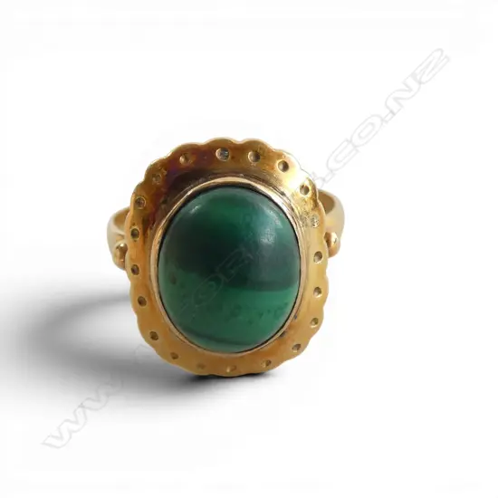 18CT MALACHITE RING, 4.8gms SIZE S