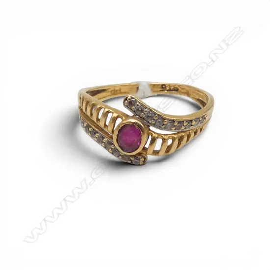 18CT GOLD SQUARE CUT SAPPHIRE & DIAMOND RING2.6GMS SIZE L