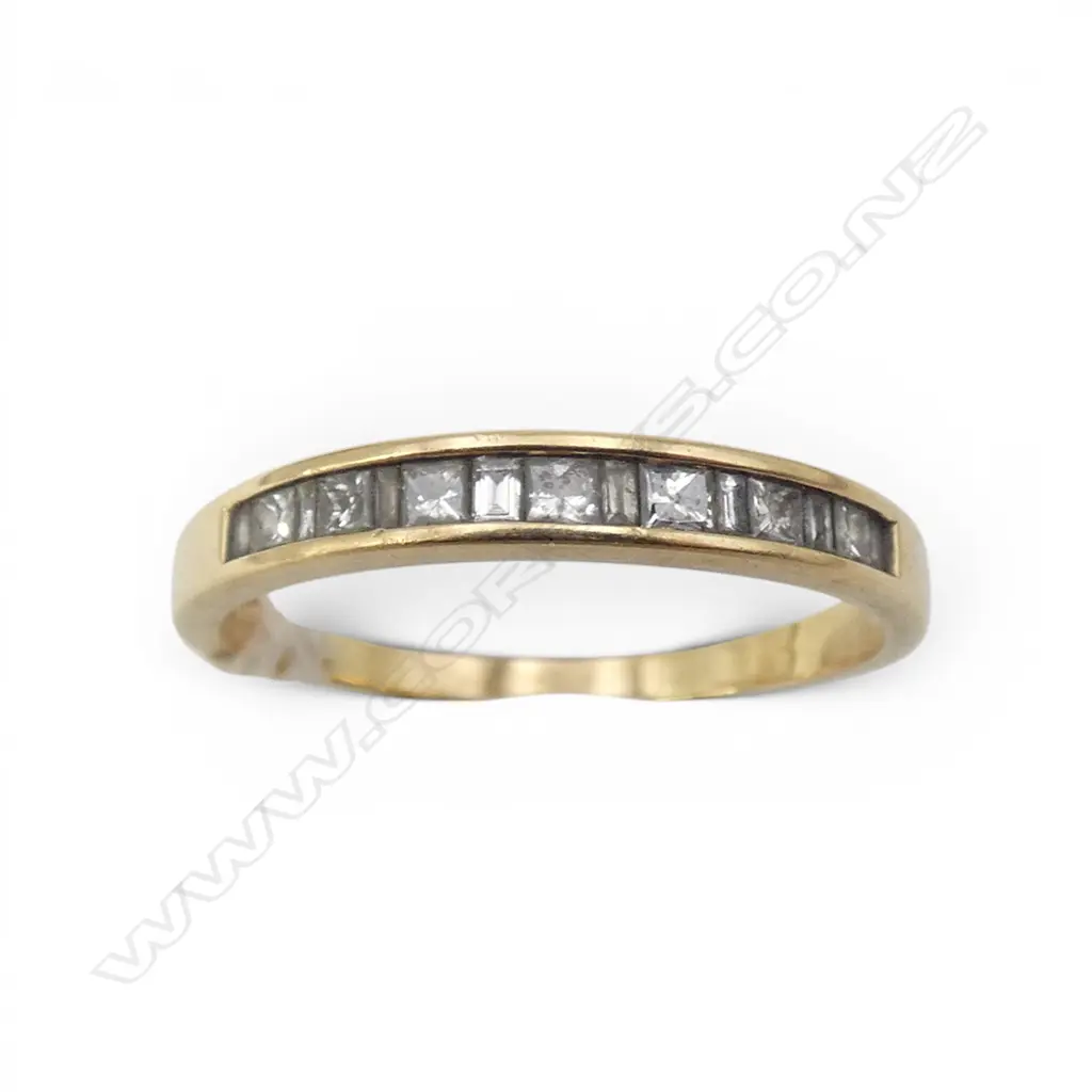 18ct GOLD & DIAMOND RING 2.54gms SIZE R1/2 Image 1++