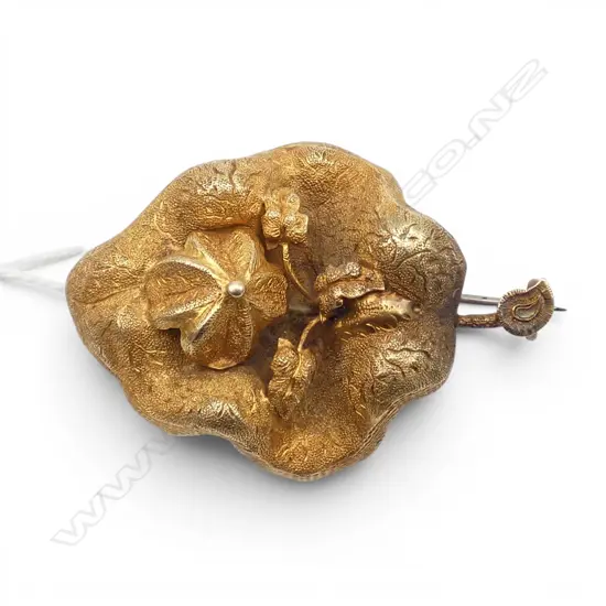 ANTIQUE 15CT LEAF BROOCH 5.2gms PIN NOT GOLD