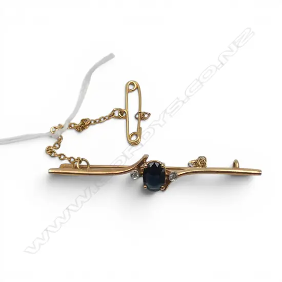 9ct GOLD SAPPHIRE BAR BROOCH 2.47gms