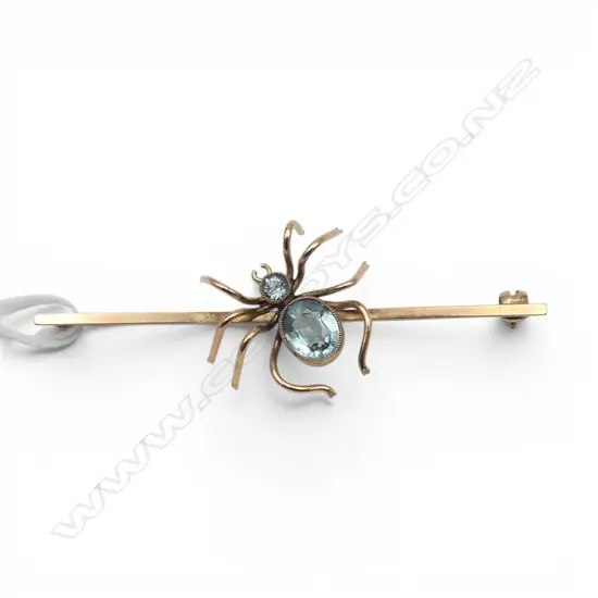 9ct SPIDER BAR BROOCH W.60mm 3.9gms
