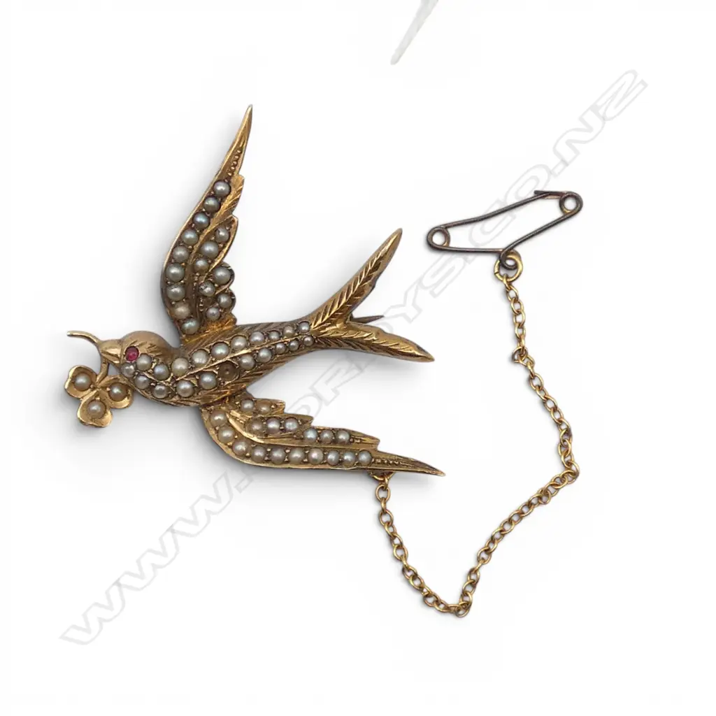 EDWARDIAN 15CT GOLD AND SEED PEARL SWALLOW BROOCH (one pearl missing) 5.65gms Image 1++