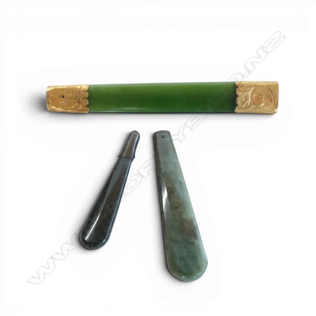 9CT GOLD AND POUNAMU BROOCH & TWO PENDANTS (faulted)  Image 1++