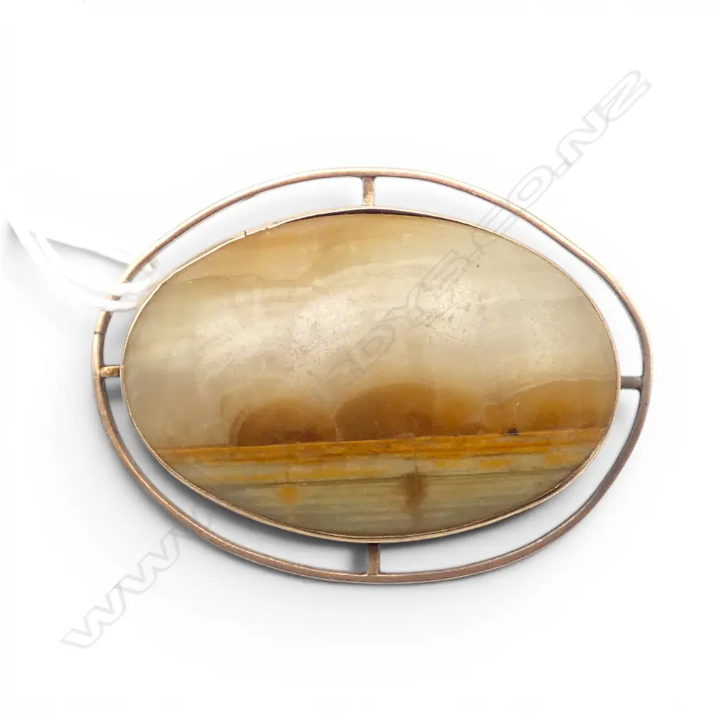9ct OVAL FRAMED AGATE BROOCH, 15.14gm, no bar, dented Image 1++