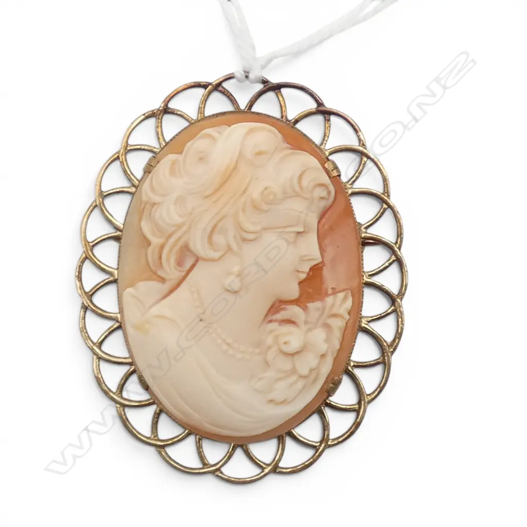 9CT CAMEO BROOCH 45x35mm, 8.4gms Image 1++