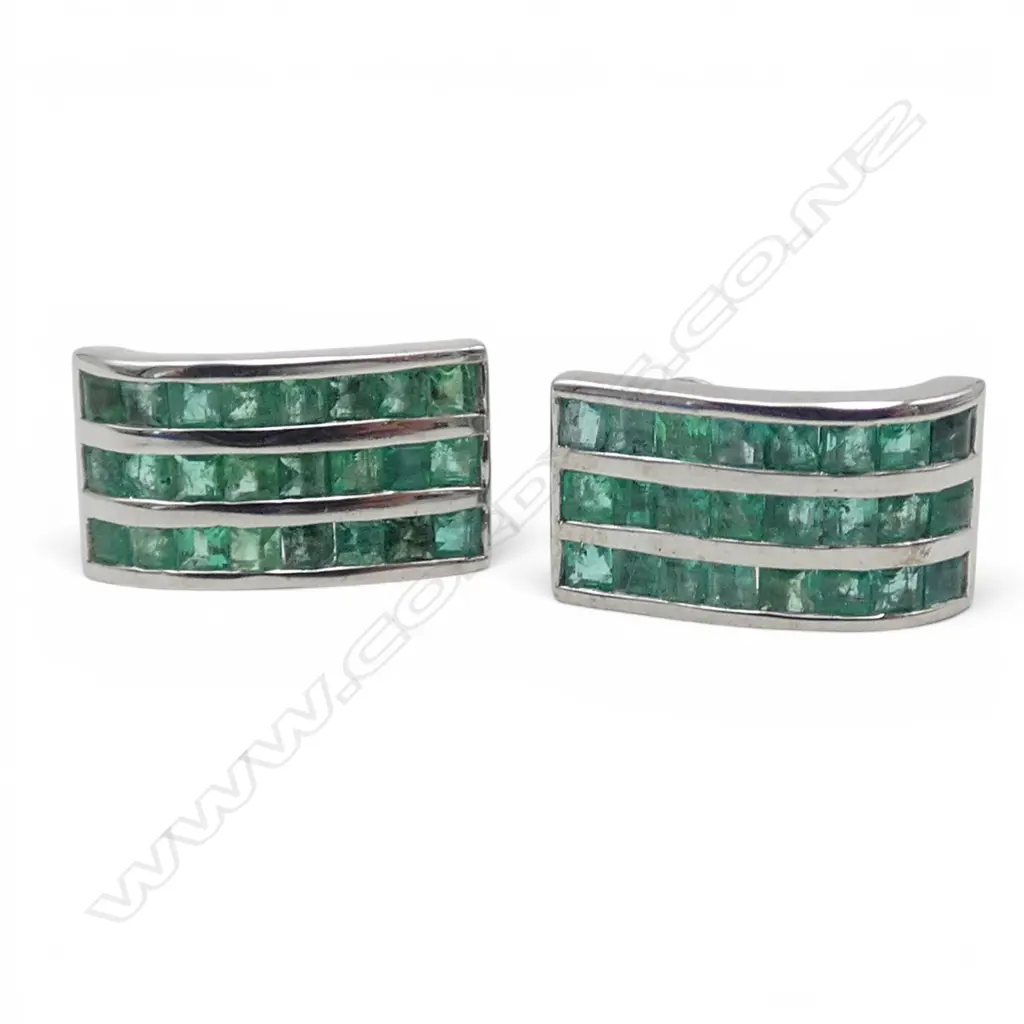 PR SILVER & EMERALD STUD EARRINGS Image 1++