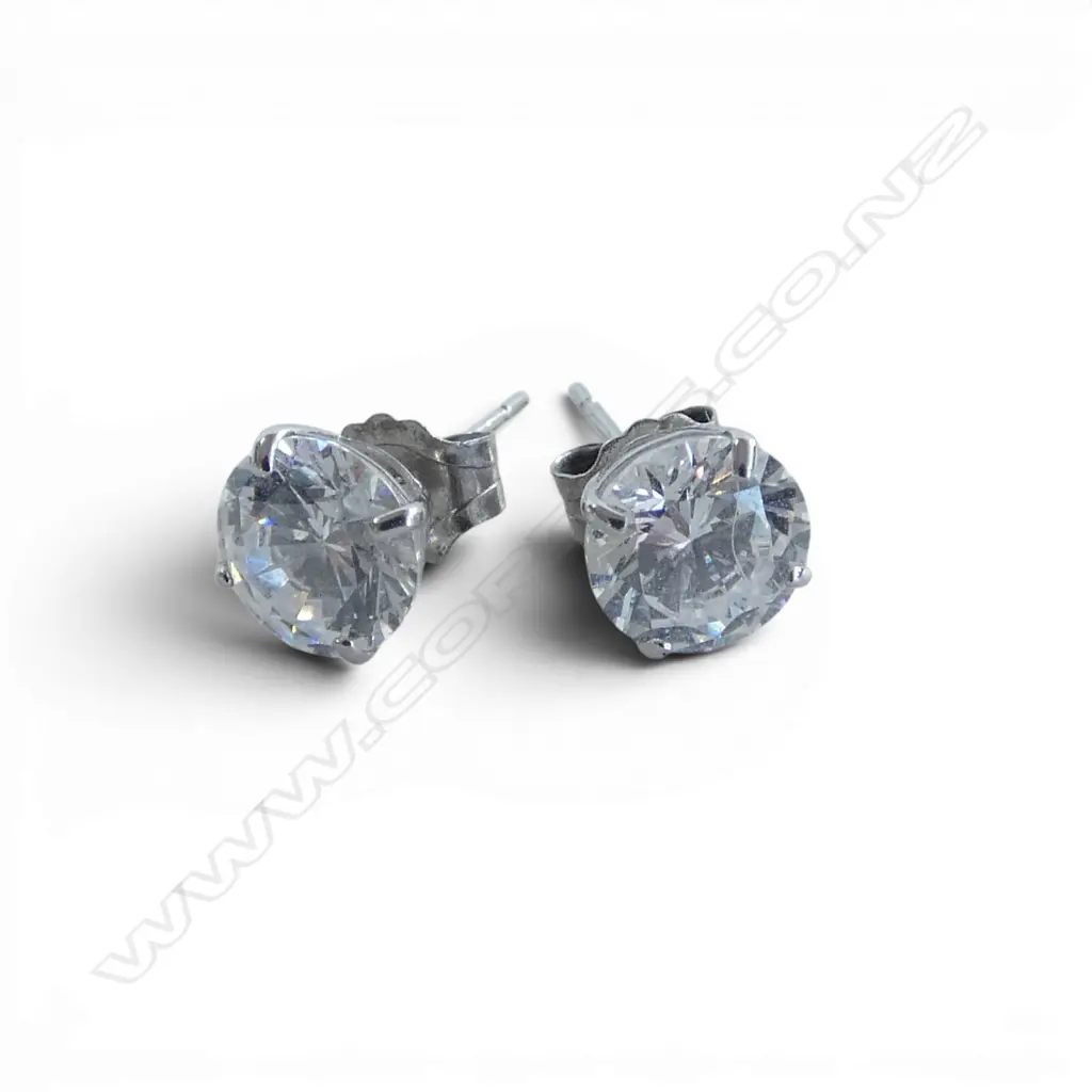 STG SILVER & CZ FOUR CLAW SET OF EARRINGS 0.9gms Image 1++