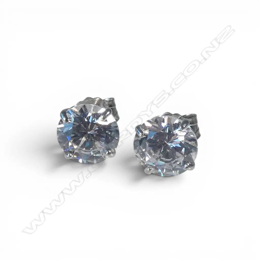 STG SILVER & CZ FOUR CLAW SET OF EARRINGS 0.9gms Image 1++