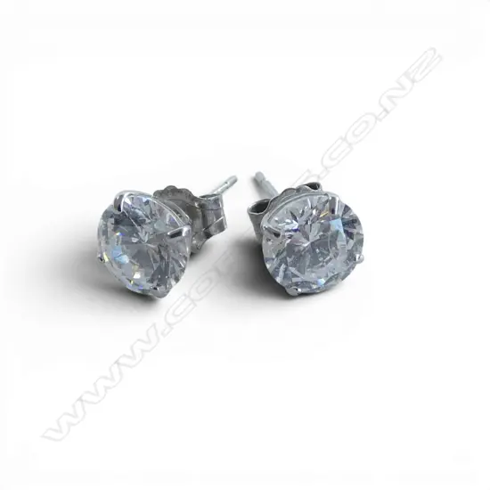 STG SILVER & CZ FOUR CLAW SET OF EARRINGS 0.9gms