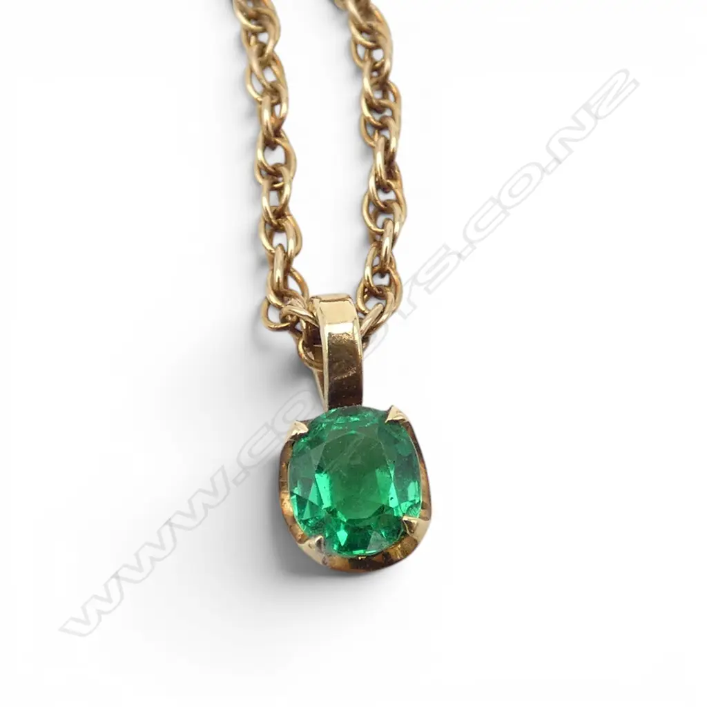 9CT GOLD CHAIN WITH  GREEN STONE DROP 3.6GMS TOTAL WIEGHT Image 1++