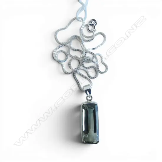 SILVER & GREEN AMETHYST PENDANT on SILVER CHAIN