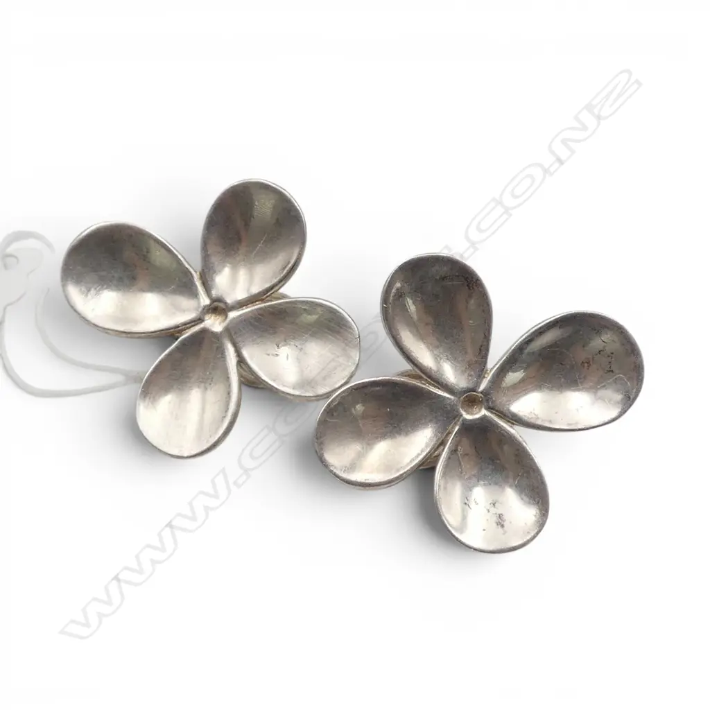 PR 'CUMMINGS' STERLING SILVER 4 PETAL FLOWER HEAD EARRINGS posts & clips for pierced ears. With maker's name Image 1++