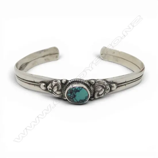 ETHNIC SILVER BANGLE w. INSET STONE 18.49gms TW