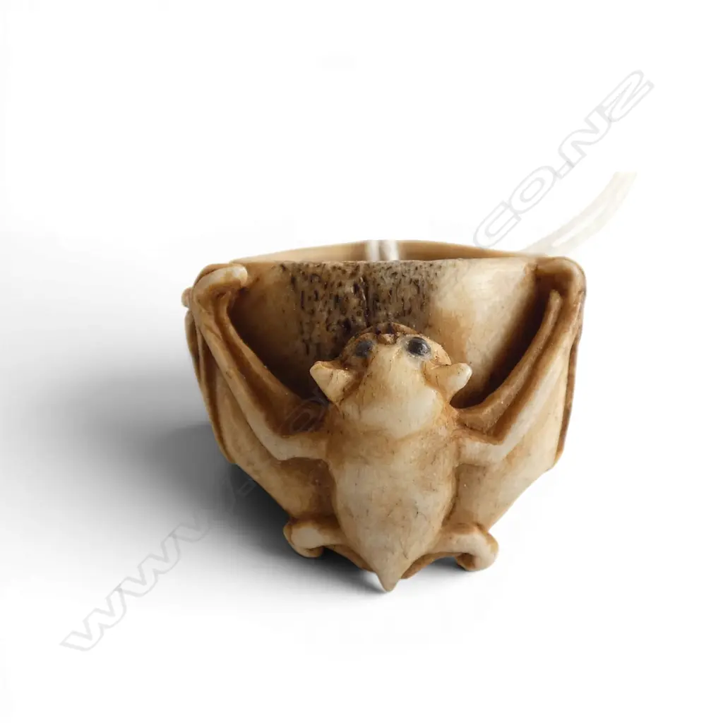 Fumio Noguchi (JAPANESE/NZ) CARVED DEER ANTLER BAT RING buffalo horn eyes. With card. Image 1++