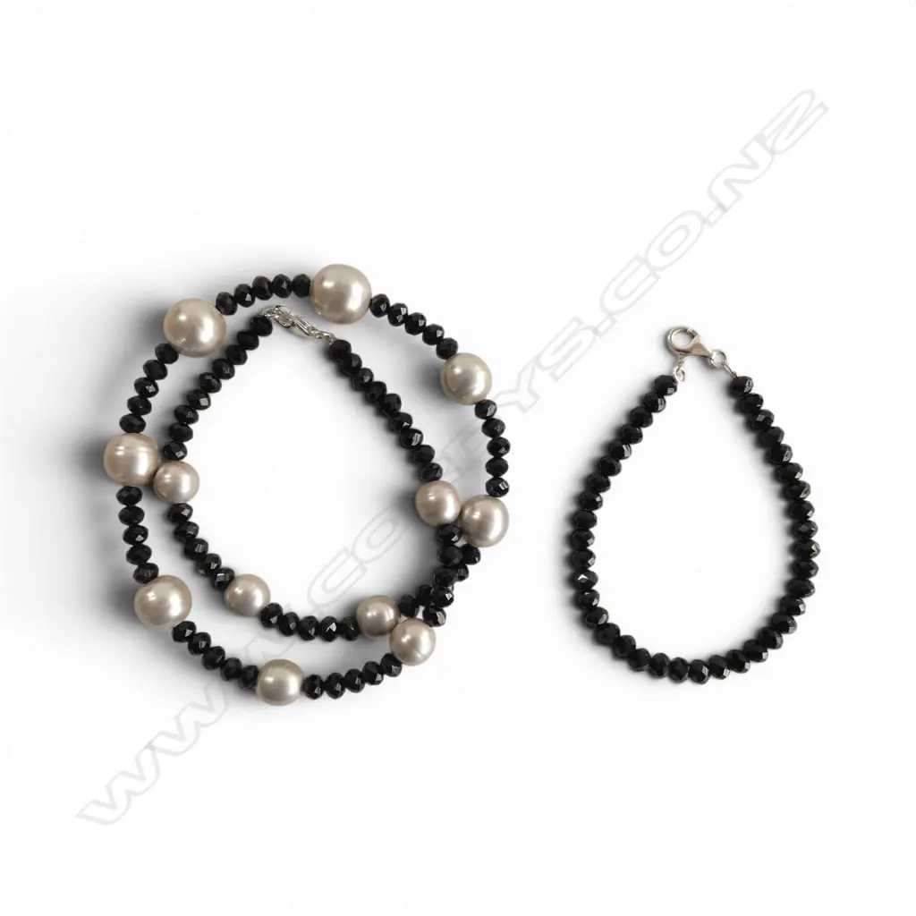 COSTUME PEARL & FACETED small BLACK BEAD NECKLACE w SILVER CLASP. L.520mm + faceted black bead bracelet Image 1++