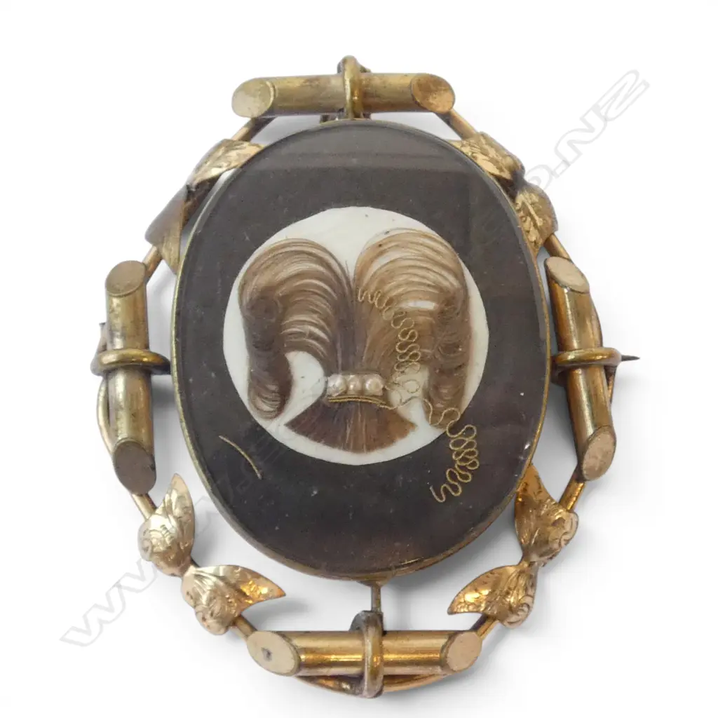 LG VICTORIAN GILT MOURNING BROOCH H.70mm in original box Image 1++