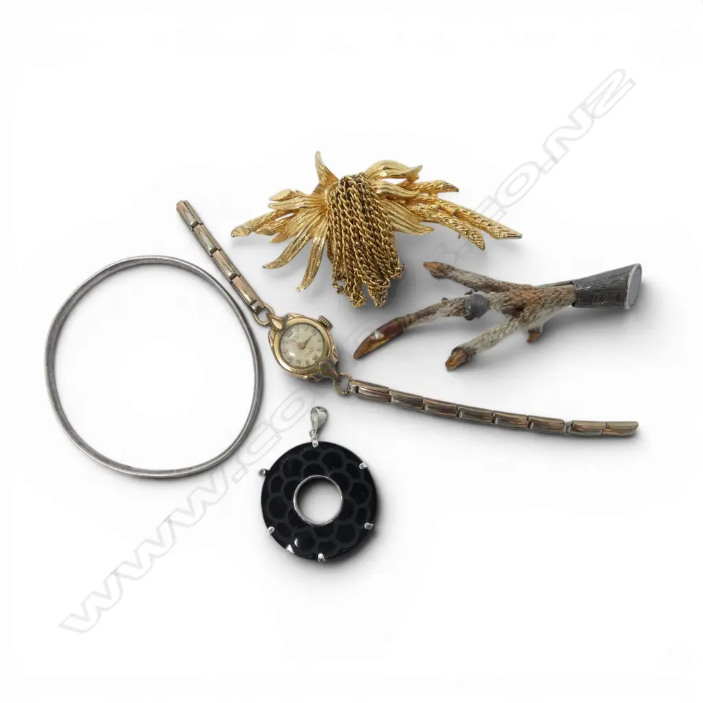 ASST. JEWELLERY; SILVER BRACELET, PENDANT, GROUSE CLAW BROOCH (w wear) ETC Image 1++