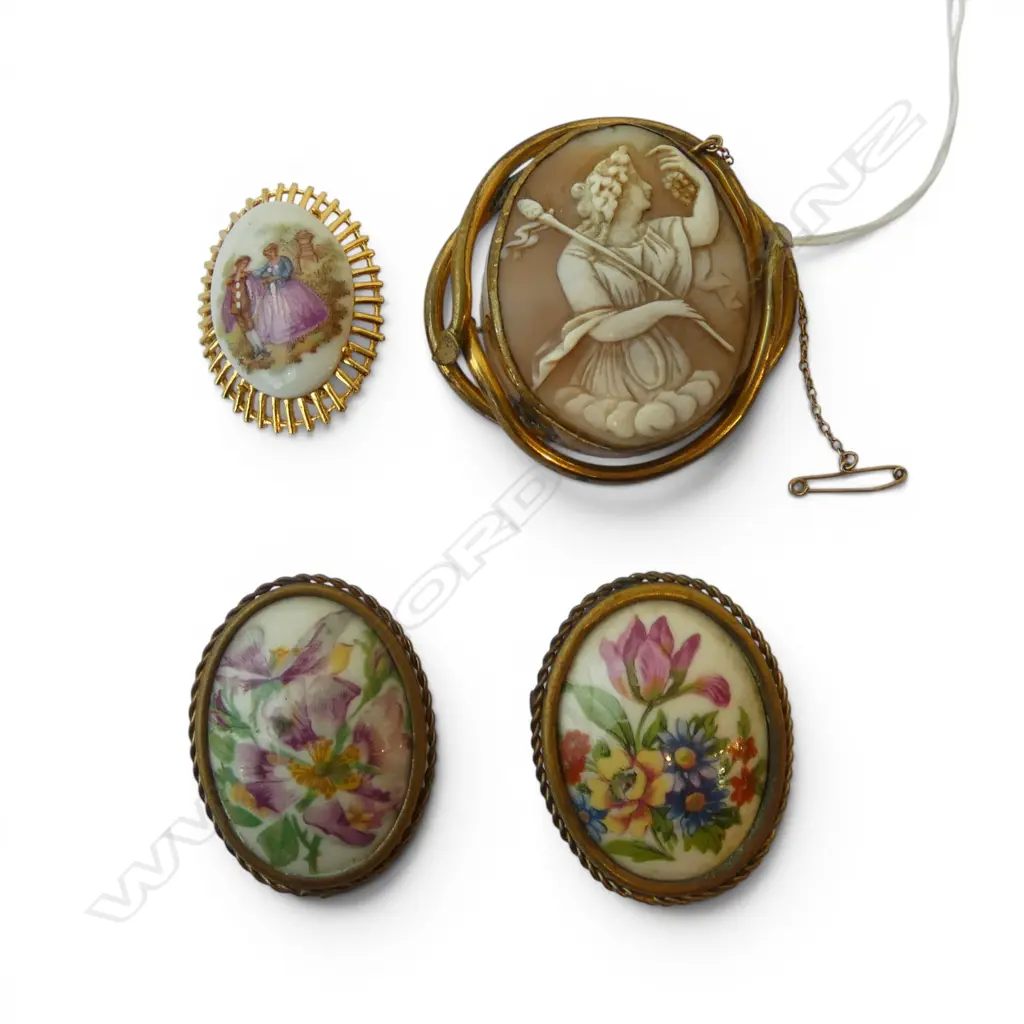 3 LIMOGE BROOCHES + CAMEO BROOCH  Image 1++
