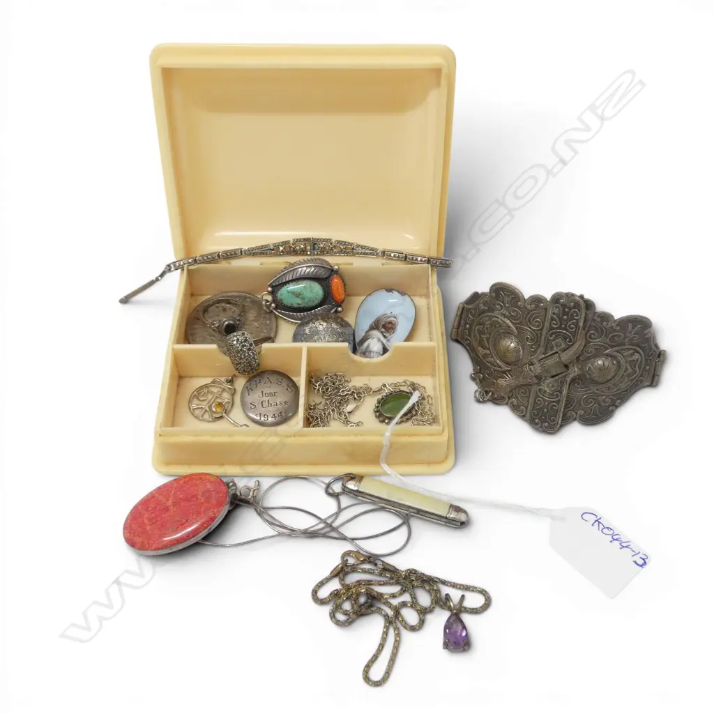ASST. STG SILVER JEWELLERY & OTHER COLLECTABLES Image 1++