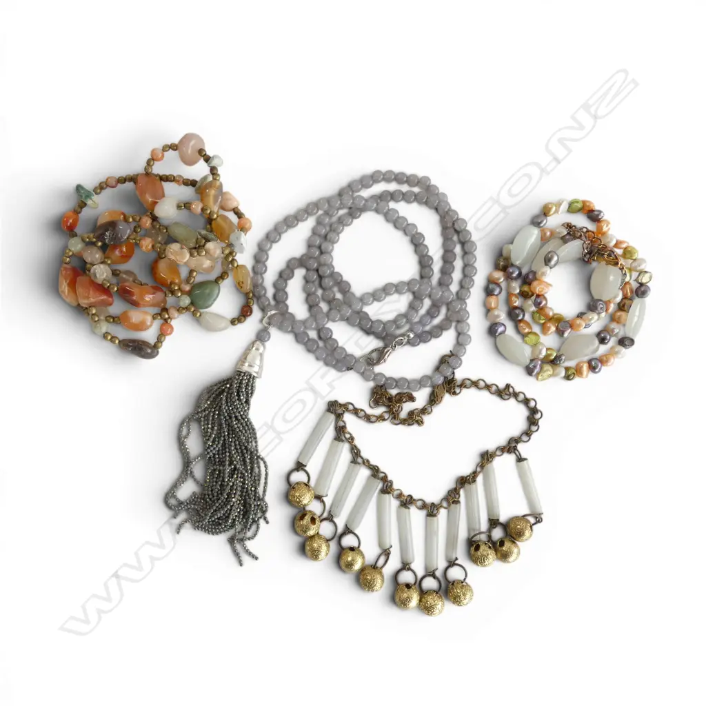 4 NECKLACES 1 flapper type + 2 agate beads + other Image 1++