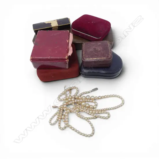 BAG OF VINTAGE JEWELLERY BOXES AND COSTUME PEARLS