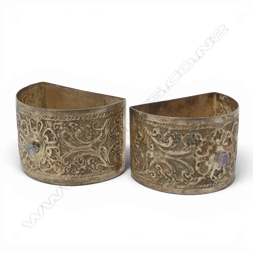 PR 935 SILVER NAPKIN RINGS, 40gms - SET WITH A STONE Image 1++