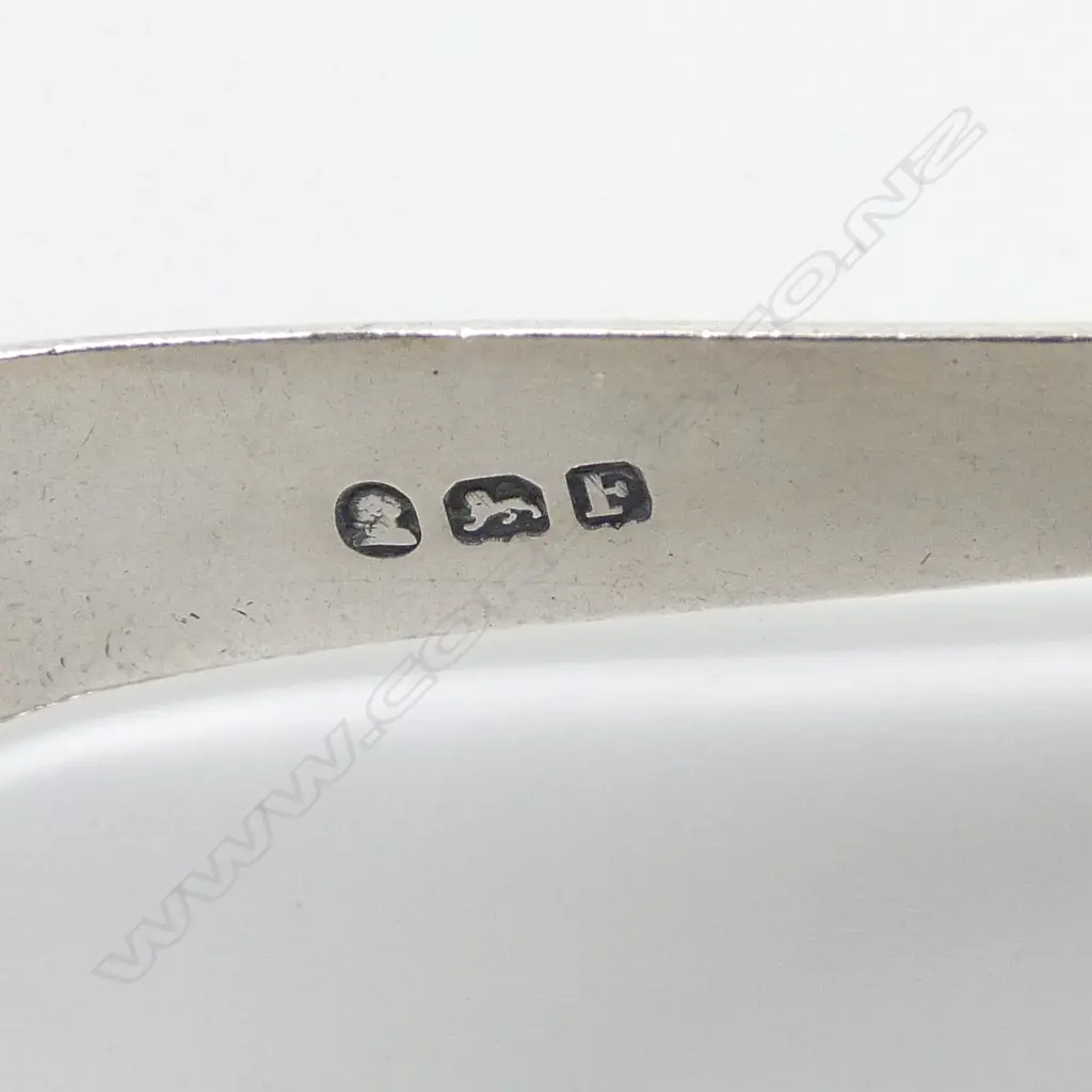 4 STG SILVER UTENSILS 96gms + STG SILVER & POUNAMU HANDLE BUTTER KNIFE & STG SILVER HANDLED SLICE Image 1++