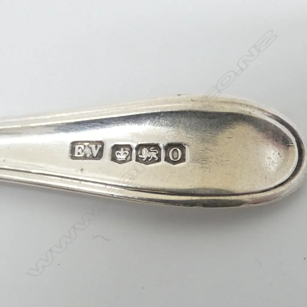 4 STG SILVER UTENSILS 96gms + STG SILVER & POUNAMU HANDLE BUTTER KNIFE & STG SILVER HANDLED SLICE Image 1++