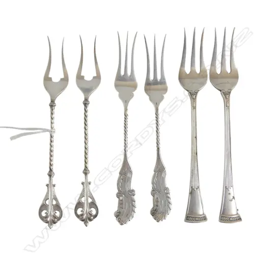 3 PRS DUTCH SILVER CAKE FORKS, 90gms