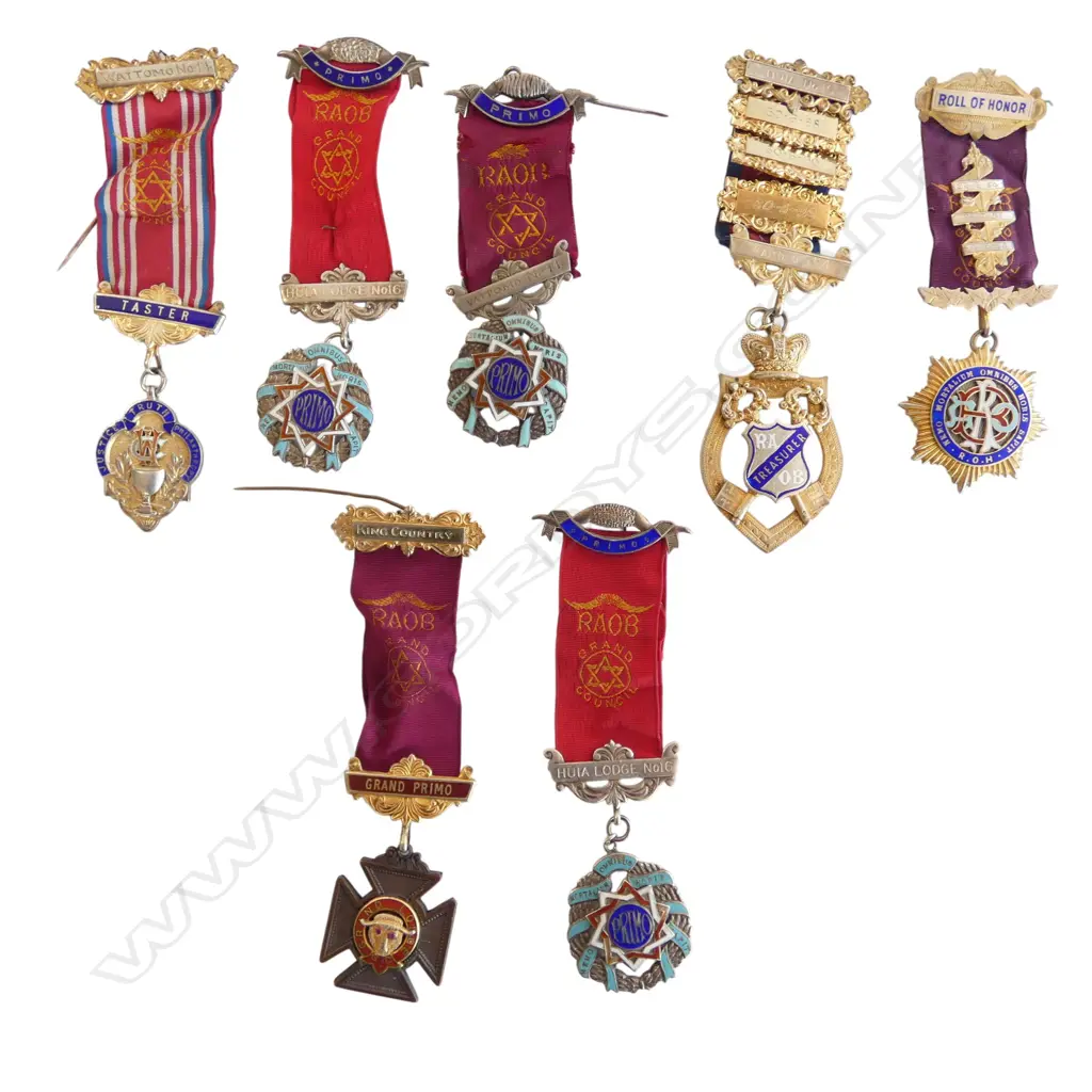 ASST. MASONIC ITEMS INCL. 7 MEDALS (6 STG SILVER 202gms) Image 1++