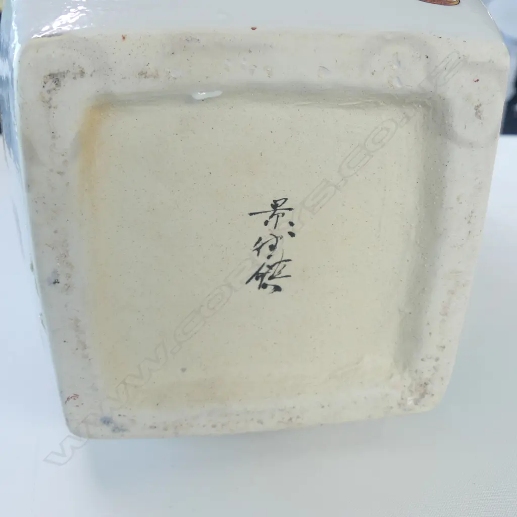 CHINESE 4 SIDED FAMILLE ROSE LIDDED JAR H370MM Image 1++