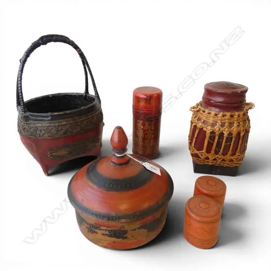 5 ORIENTAL LIDDED CONTAINERS H.225mm + BASKET