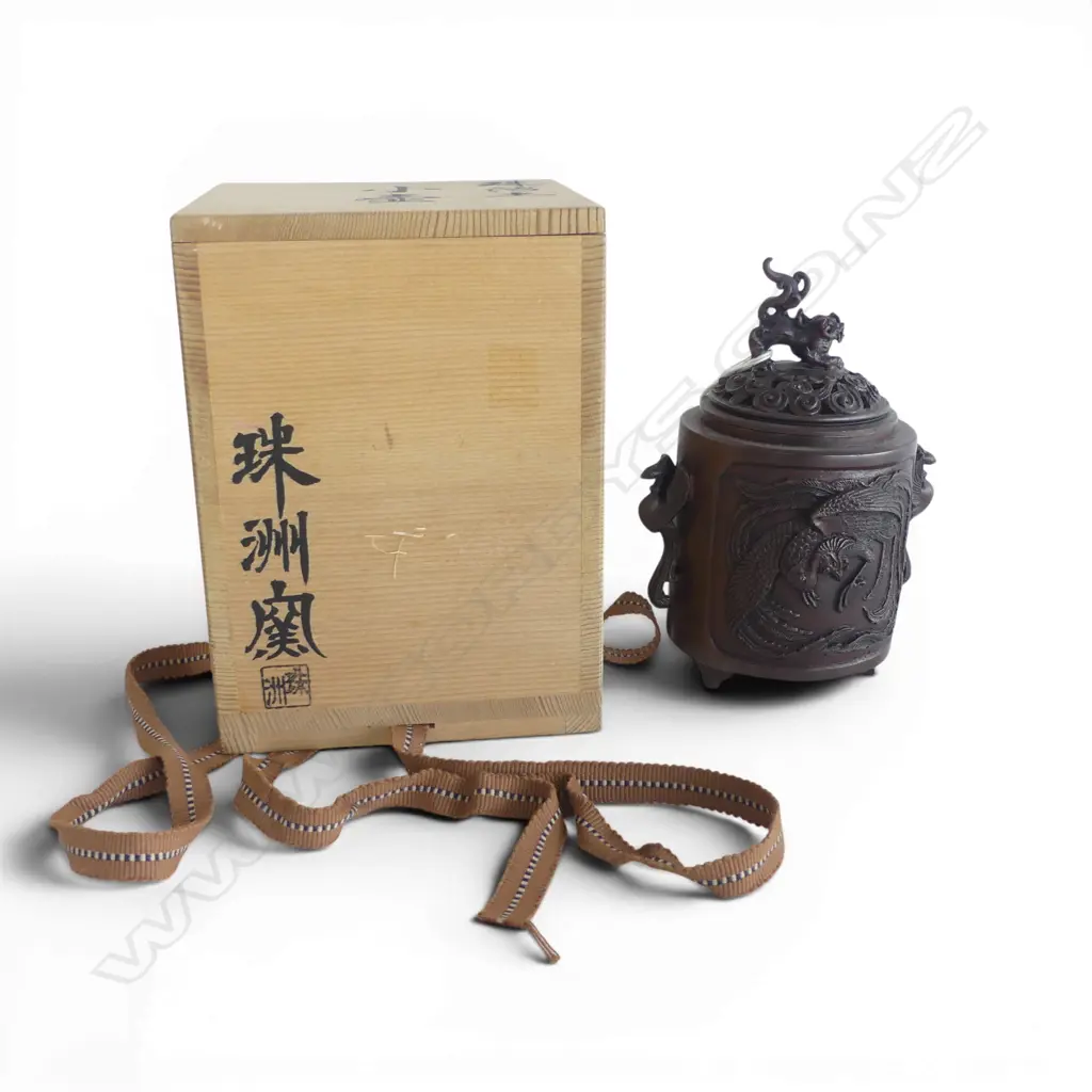 ORIENTAL FINELY CAST BRONZE INCENSE BURNER phoenix relief panels & handles. Shishi finial to cloud lid. Signed. H.150mm. Image 1++
