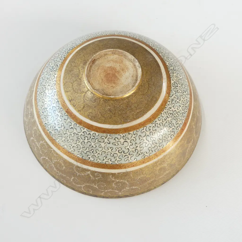 SATSUMA BOWL FISH DECORATION  RIM CHIP TO BASE DIA200MM Image 1++