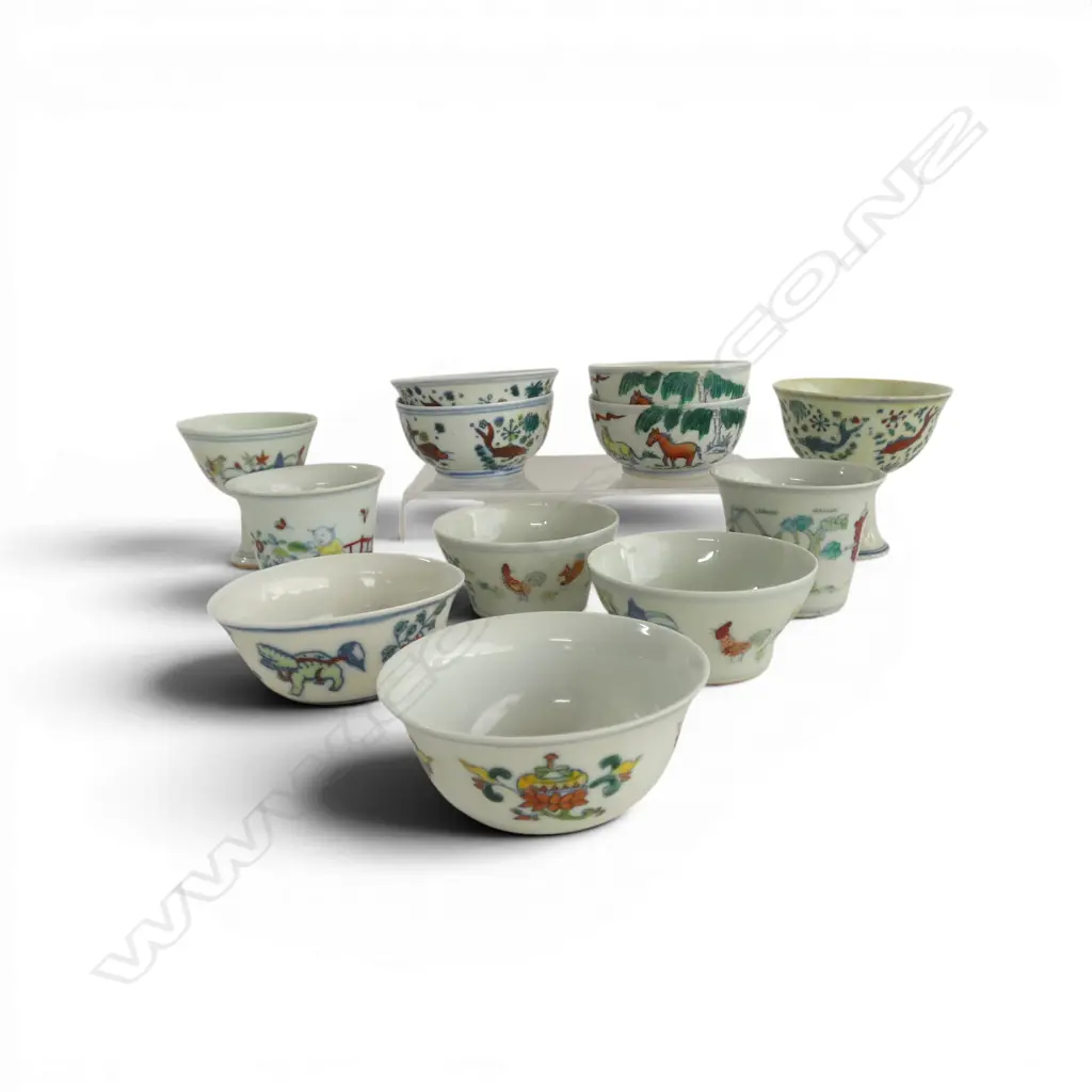 COLLECTION OF 12 CHINESE PORCELAIN BOWLS / CUPS Image 1++