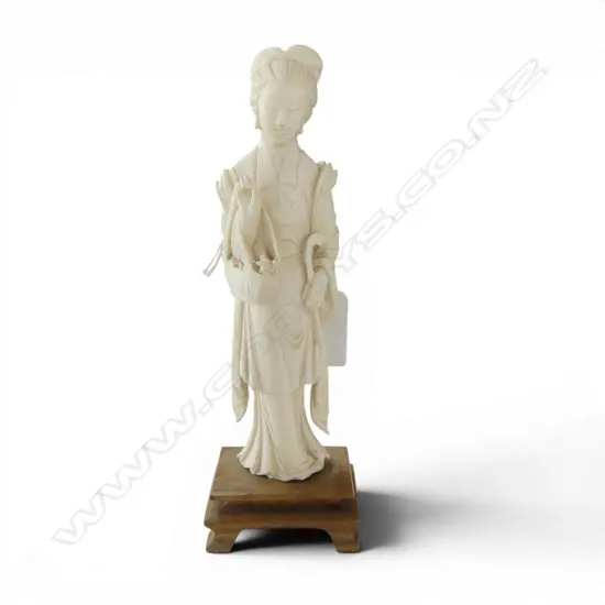 JAPANESE FINELY CARVED IVORY GEISHA FIGURE 1 finger absent. On wood stand. H.182mm.